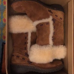 W’s Elijo chestnut Ugg boots